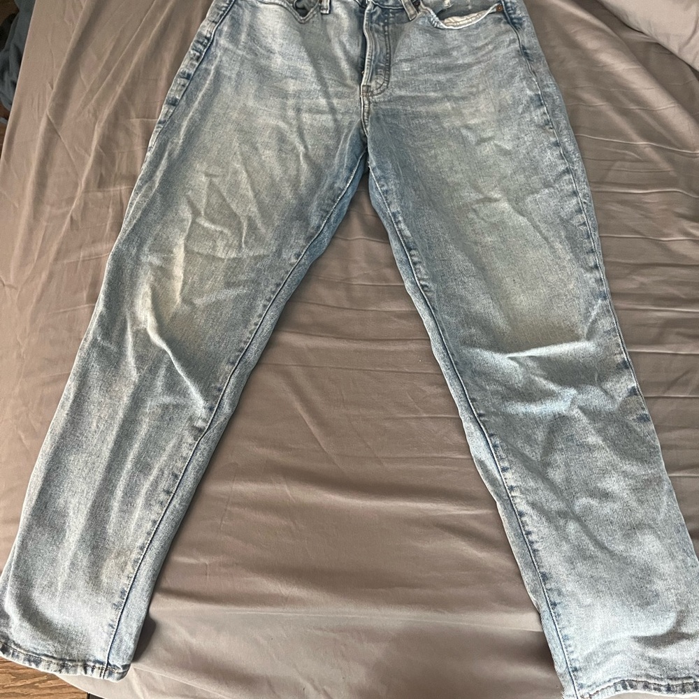 Old Navy Women’s Faded Blue Straight Jeans
